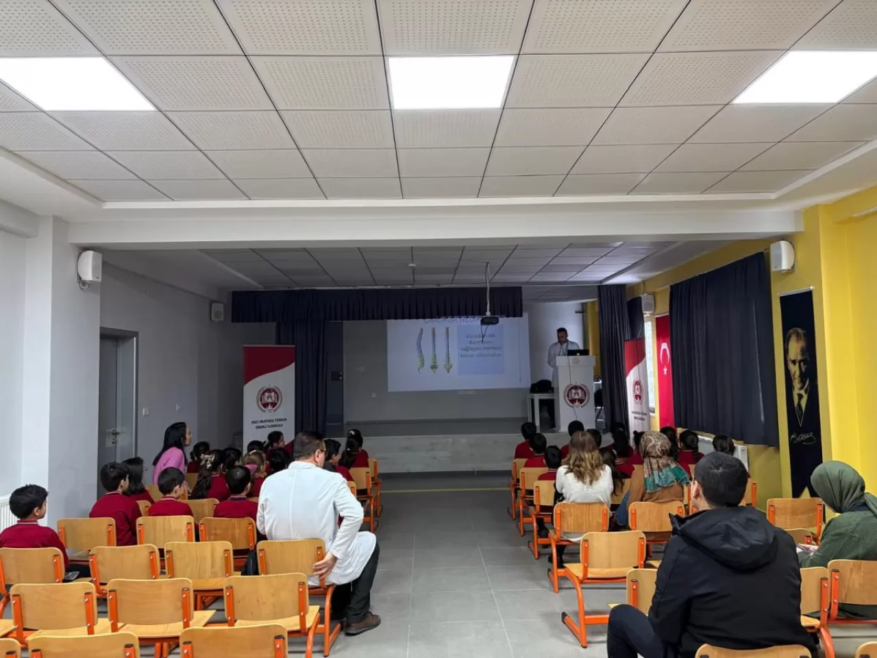 Nevşehir'de İlkokul Öğrencilerine Skolyoz Farkındalık Eğitimi