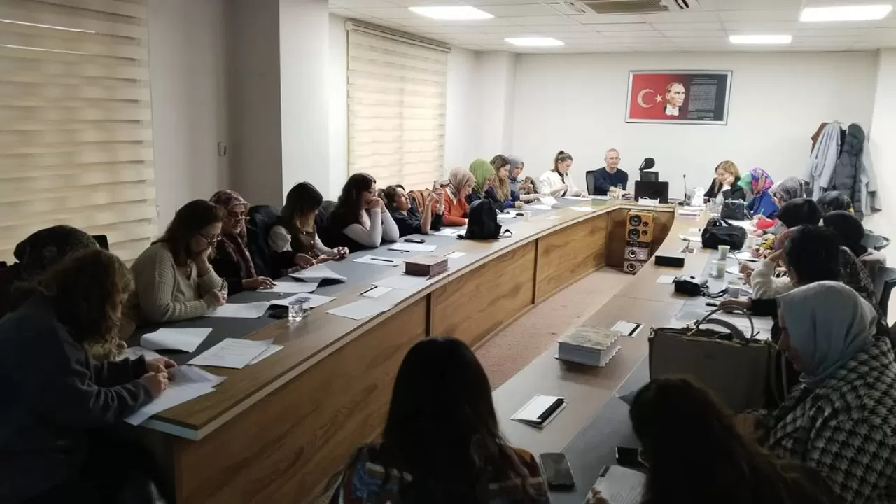 Kocaeli'de Aile ve Sosyal Hizmetler Personeline 