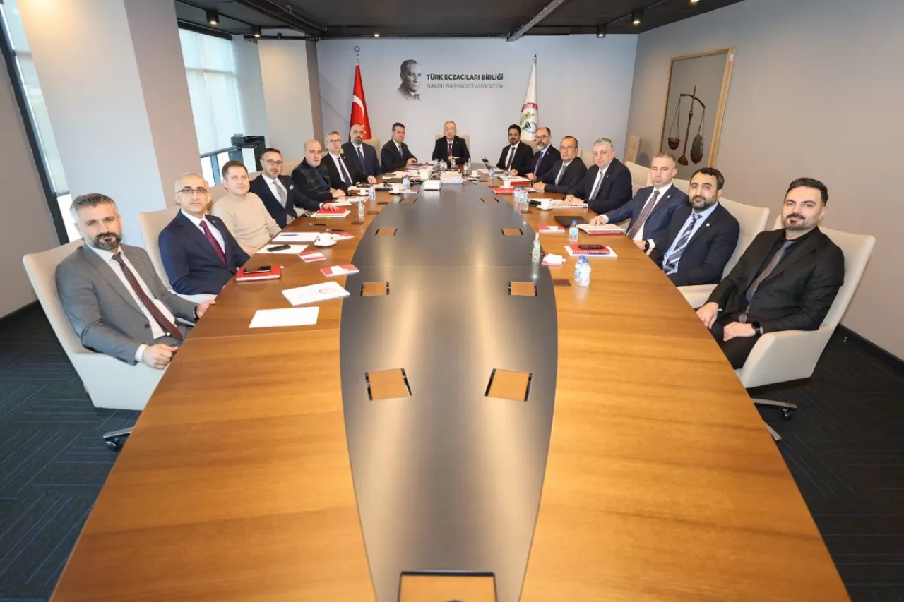 Türk Eczacılar Birliği Yoğun Görüşme Temposu İçinde