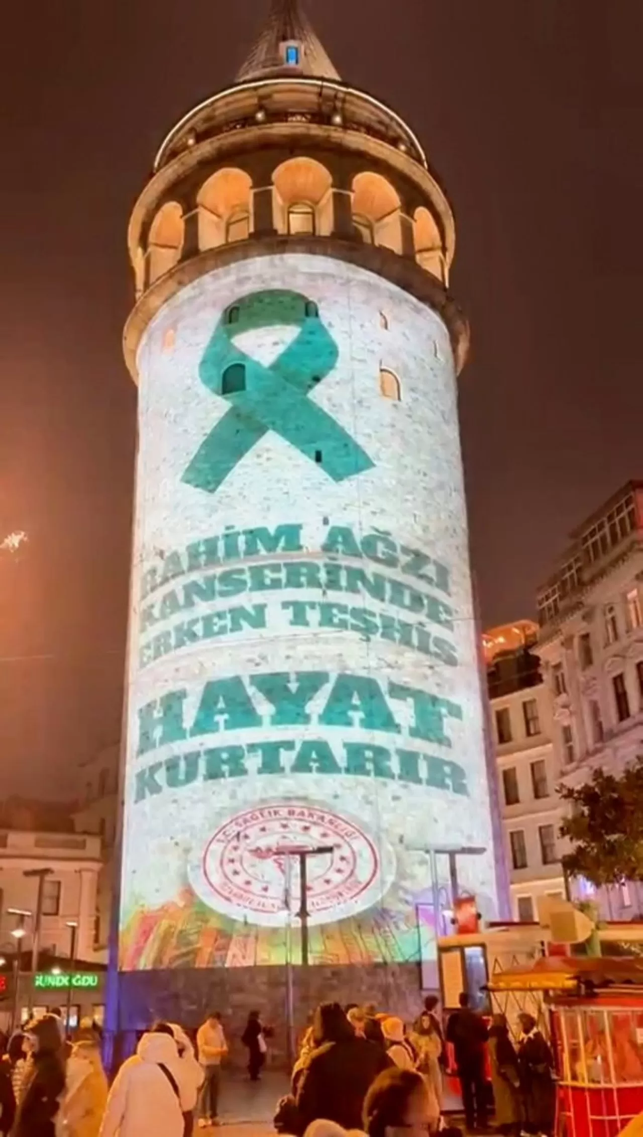 İstanbul'da Serviks Kanseri Farkındalığı için Galata Kulesi Aydınlatıldı
