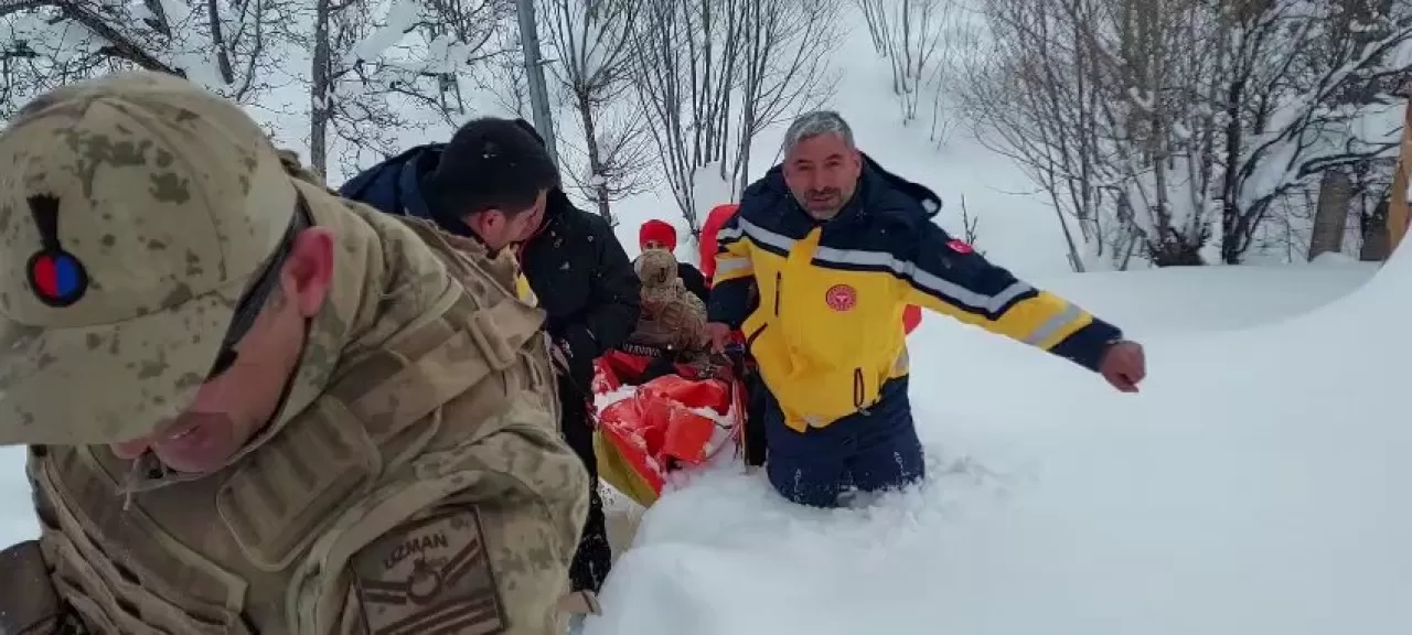 Tunceli'de Yoğun Kar Altında KOAH Hastasına Zorlu Kurtarma Operasyonu