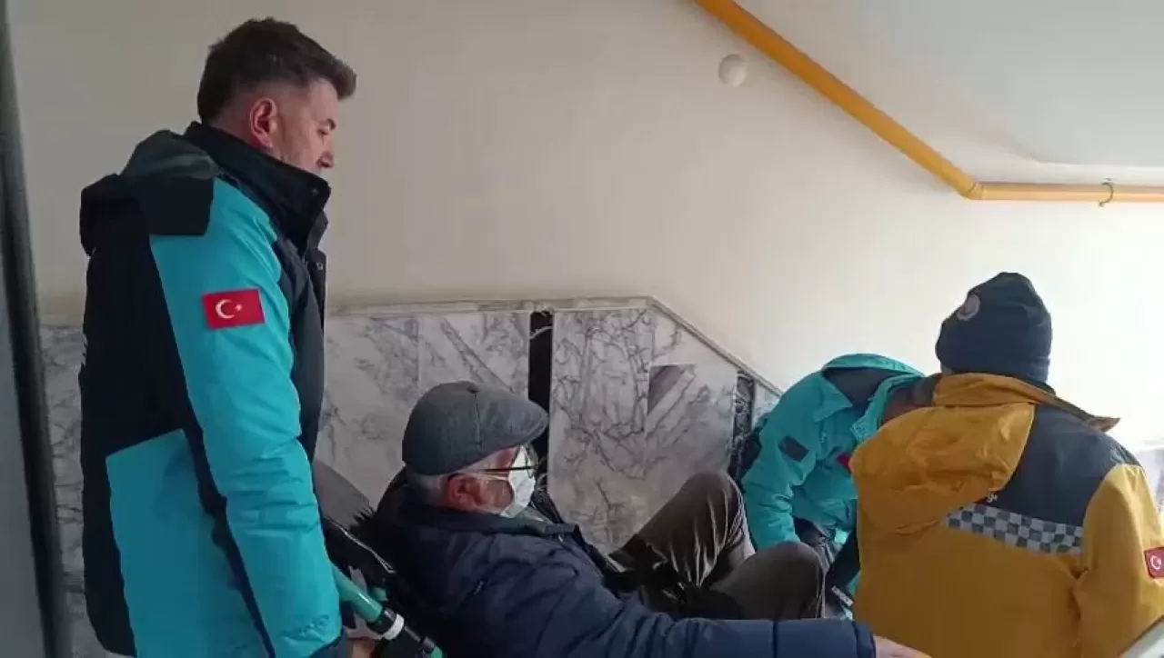 Tunceli'de UMKE ve 112 Ekipleri Hastaneye Nakil Operasyonunda Güçlerini Birleştirdi