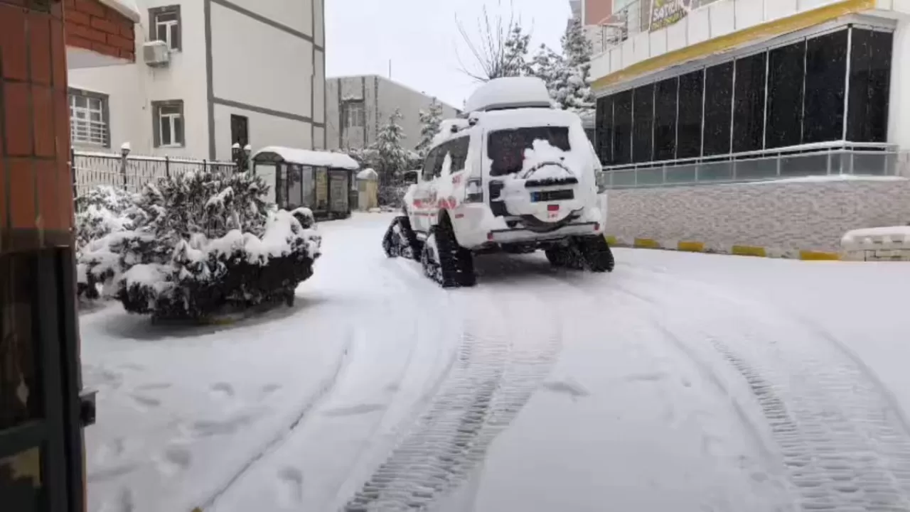 Siirt'te Yoğun Kar Yağışında UMKE Ekiplerinin Fedakarlığı