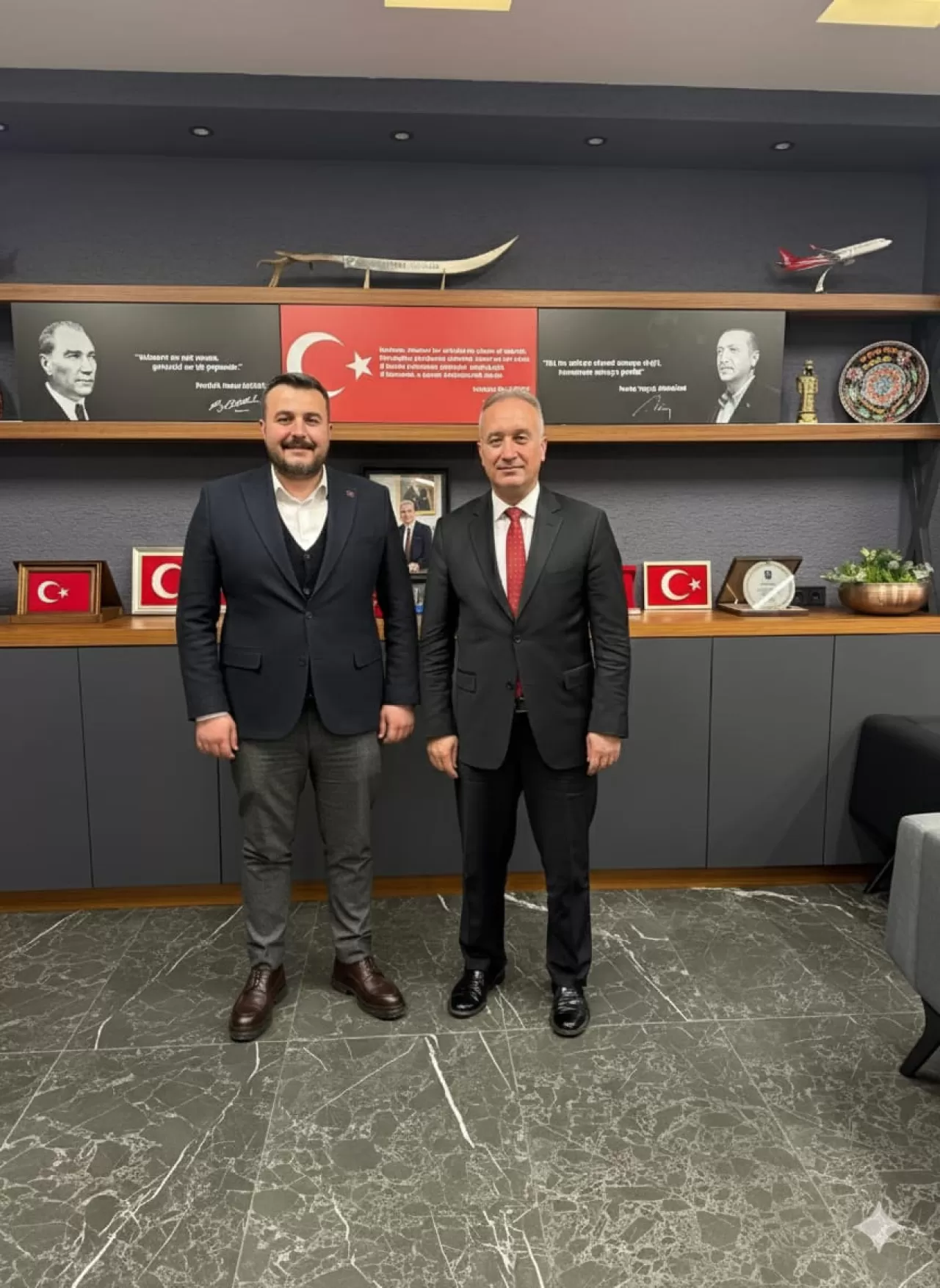 Öz Sağlık-İş Sendikası Trabzon Şube Başkanı, İl Sağlık Müdürü Topsakal'ı Ziyaret Etti