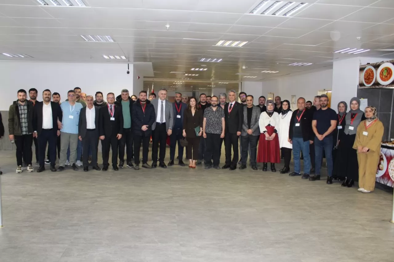 Bitlis'te Sağlık Çalışanlarıyla Kurum Kültürü ve Hasta İlişkileri Toplantısı