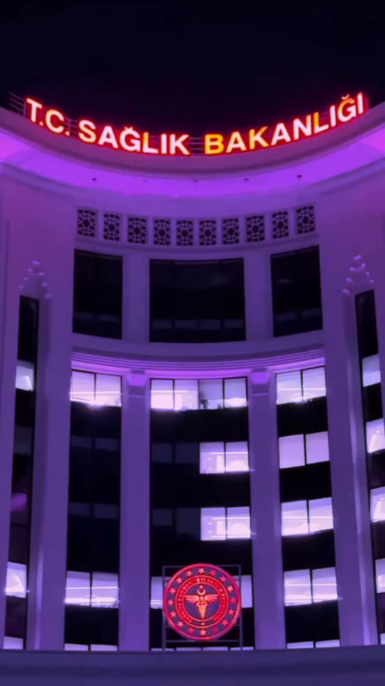 İstanbul ve Ankara Dünya Kanser Günü'nde Mor Işıklarla Aydınlandı