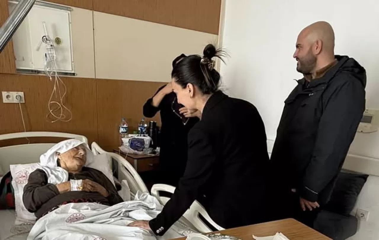 Ağrı Eğitim ve Araştırma Hastanesi'nde Hastalara Moral Ziyareti