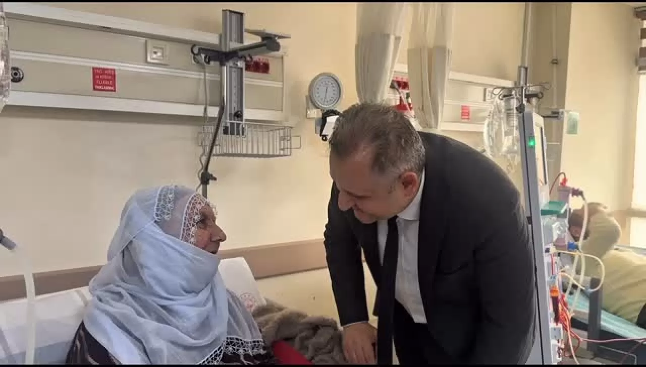 Müzikle Terapi: Bitlis'li Öğrencilerden Diyaliz Hastalarına Mini Konser