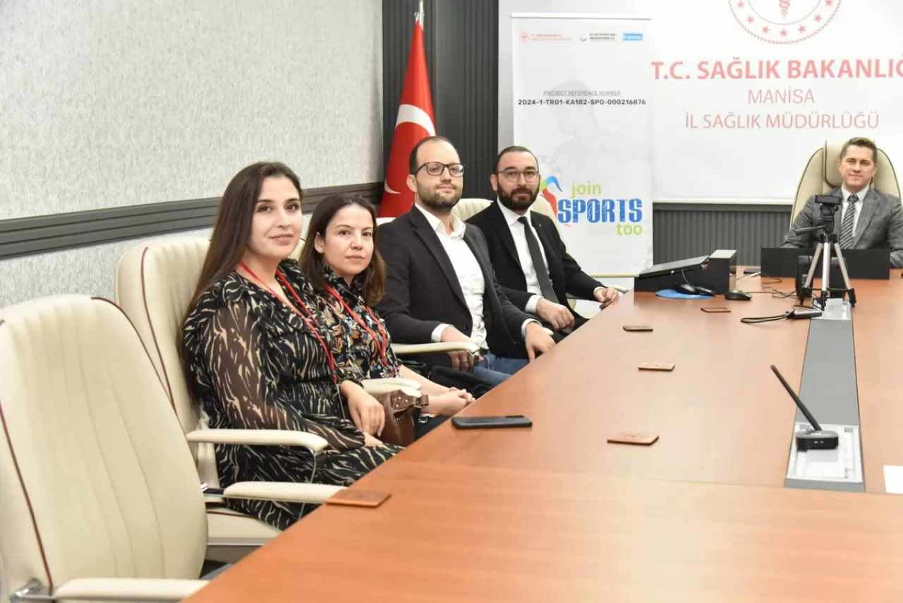 Manisa'da Sağlık Çalışanlarına Yönelik Egzersiz Danışmanlığı Paneli Düzenlendi