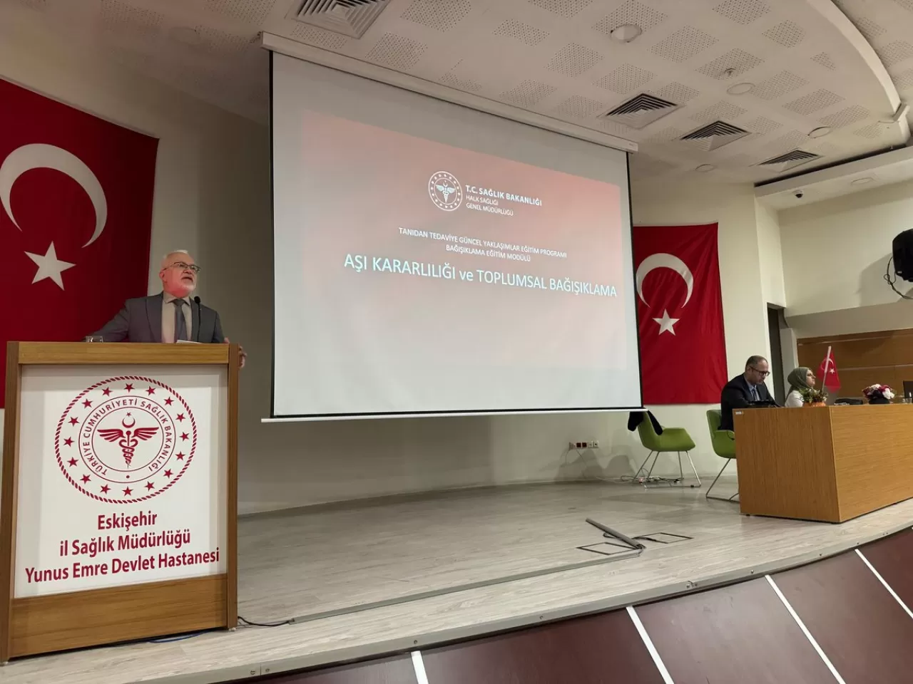 Eskişehir'de Sağlık Çalışanlarına Yönelik Bağışıklama Eğitimi Başladı