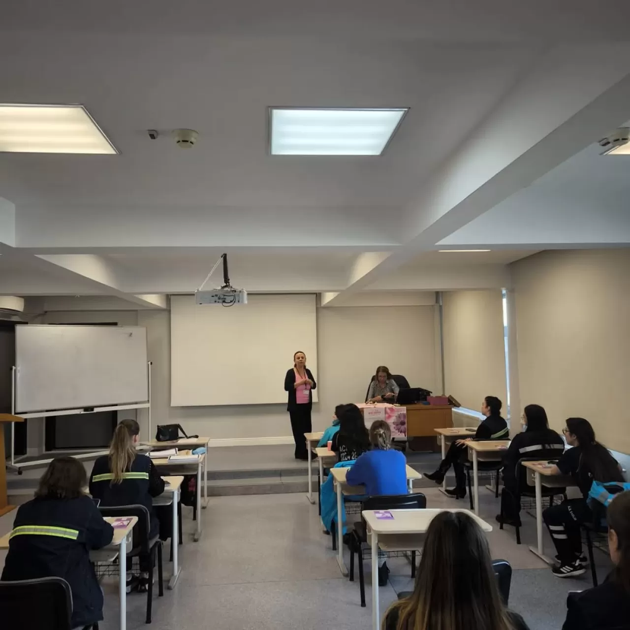 Bursa Gemlik'te Fabrika Çalışanlarına Meme Kanseri Farkındalık Eğitimi