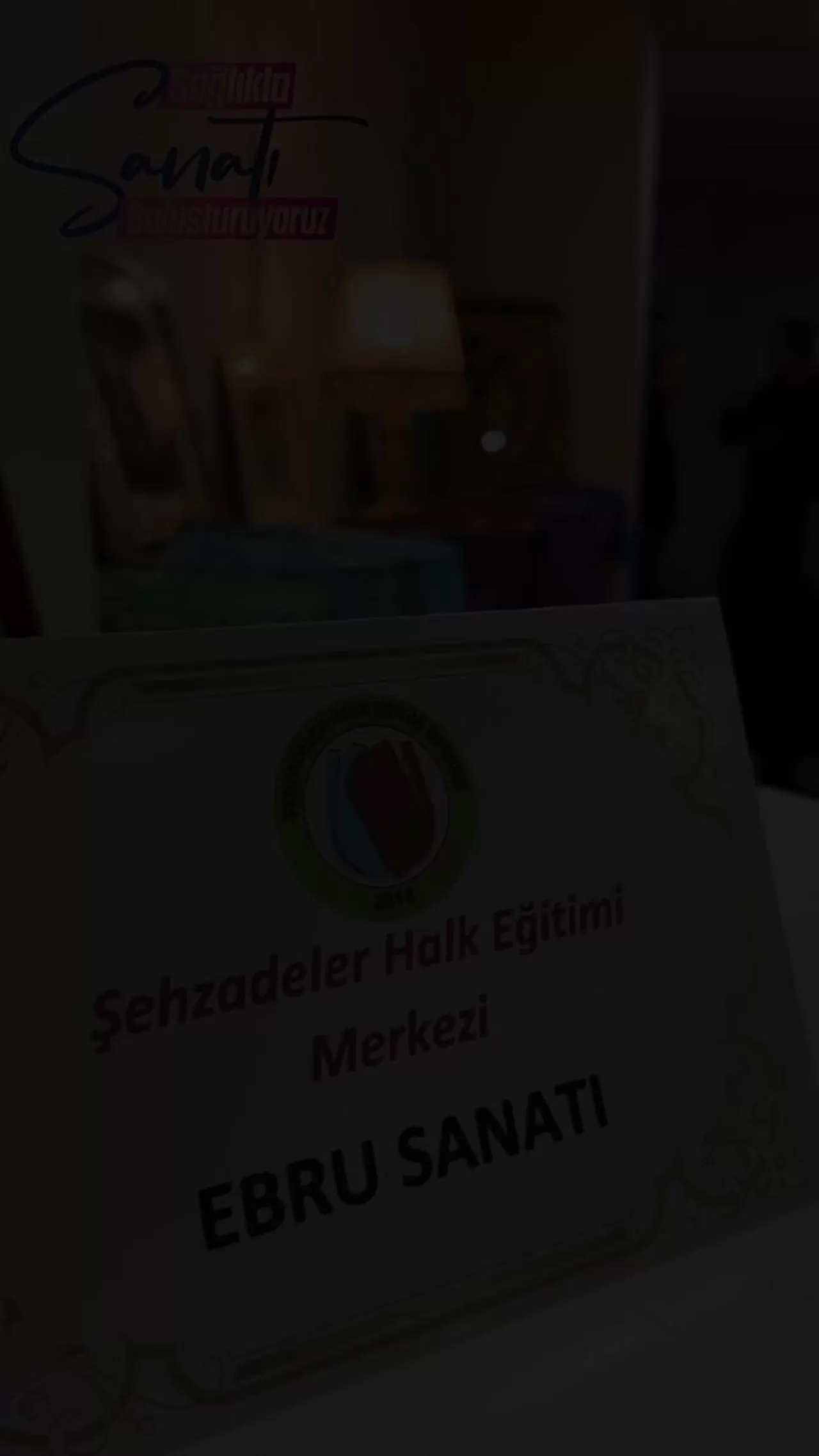 Manisa'da Sağlık Çalışanları Ebru Sanatıyla Terapi Buluyor