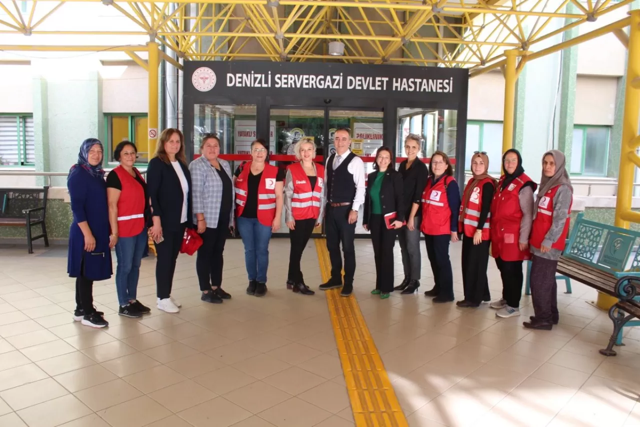 Kızılay Kadın Kolları, Servergazi Devlet Hastanesi Başhekimi'ni Ziyaret Etti