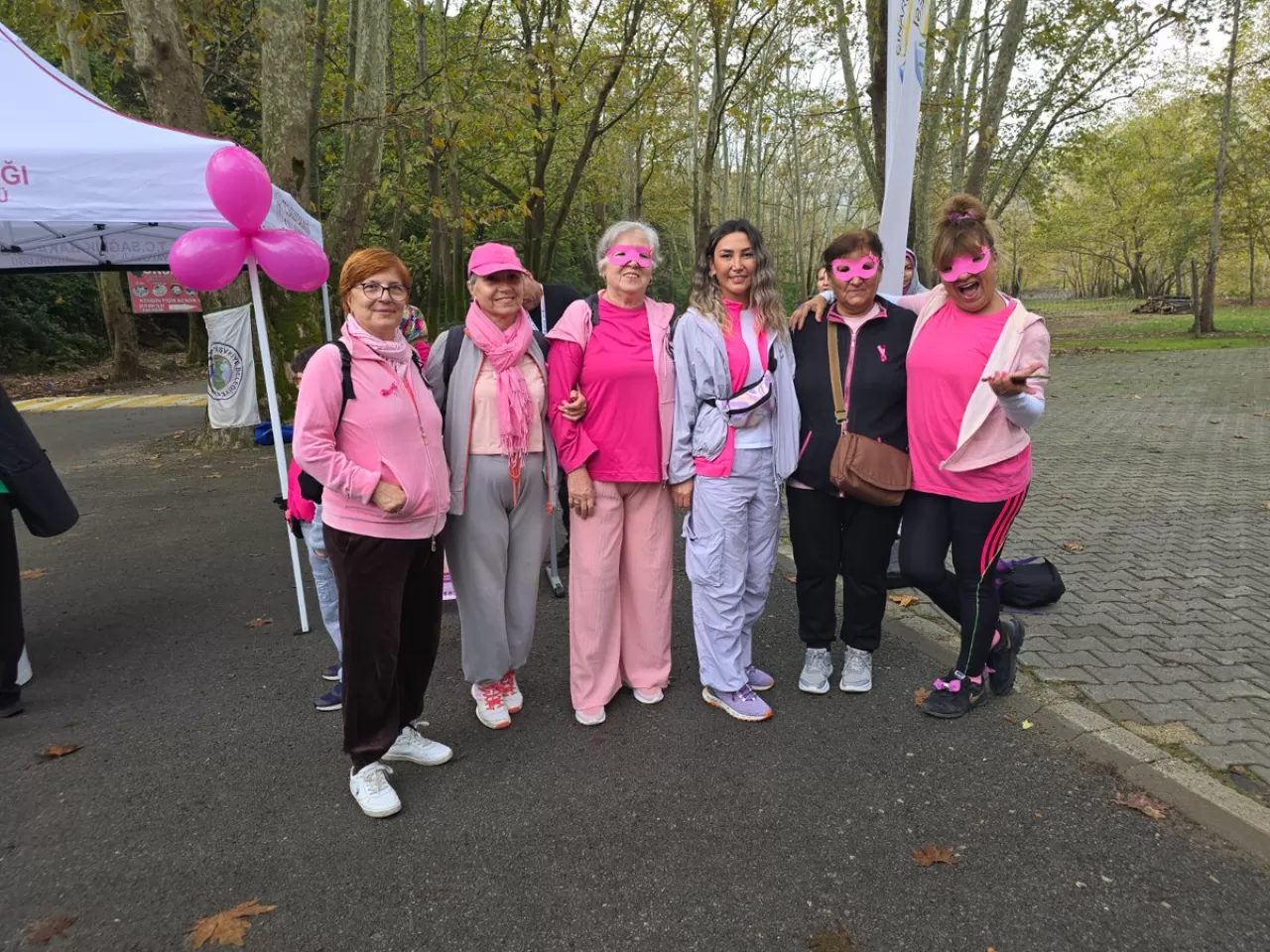 Çınarcık'ta Meme Kanseri Farkındalığı İçin Doğa Yürüyüşü Düzenlendi
