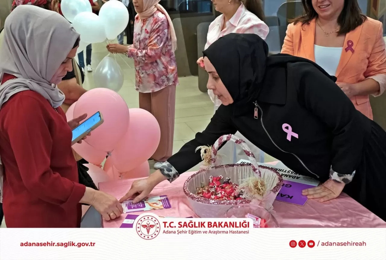 Adana'da Meme Kanseri Farkındalığı İçin Bilgilendirme Standı Açıldı