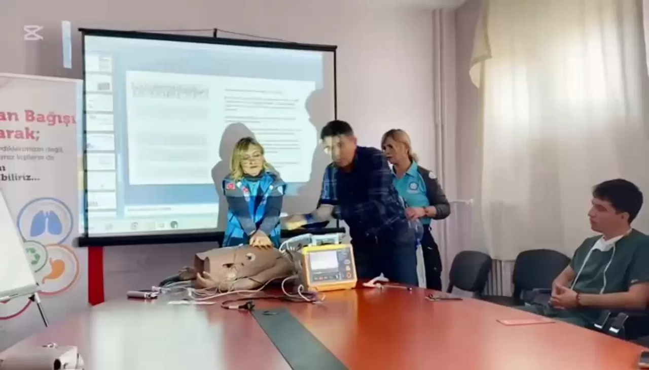 Niğde'de Sağlık Personeline Yönelik Kritik Eğitim Programı Başlatıldı