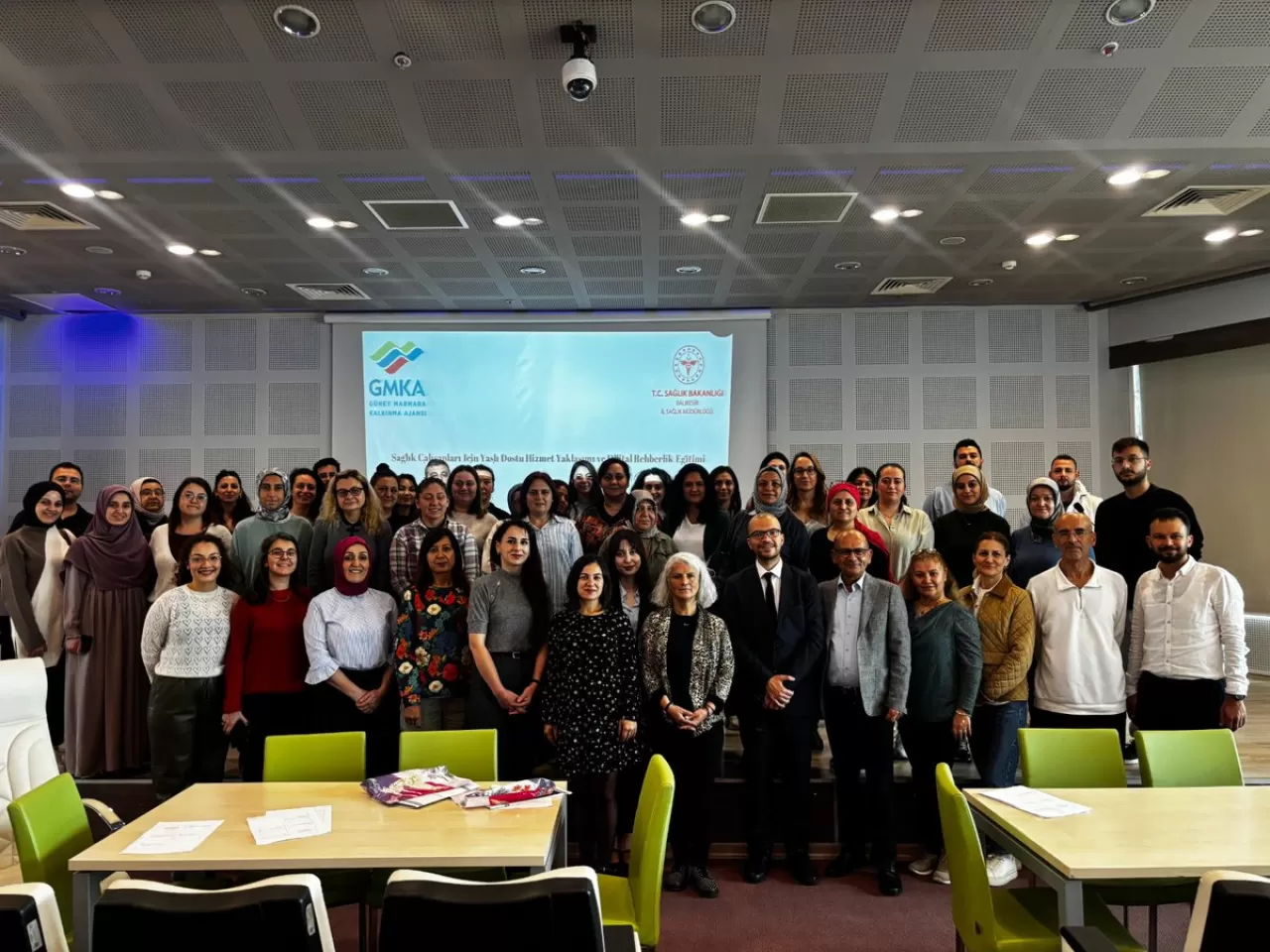 Balıkesir'de Sağlık Çalışanlarına Yaşlı Dostu Hizmet ve Dijital Rehberlik Eğitimi