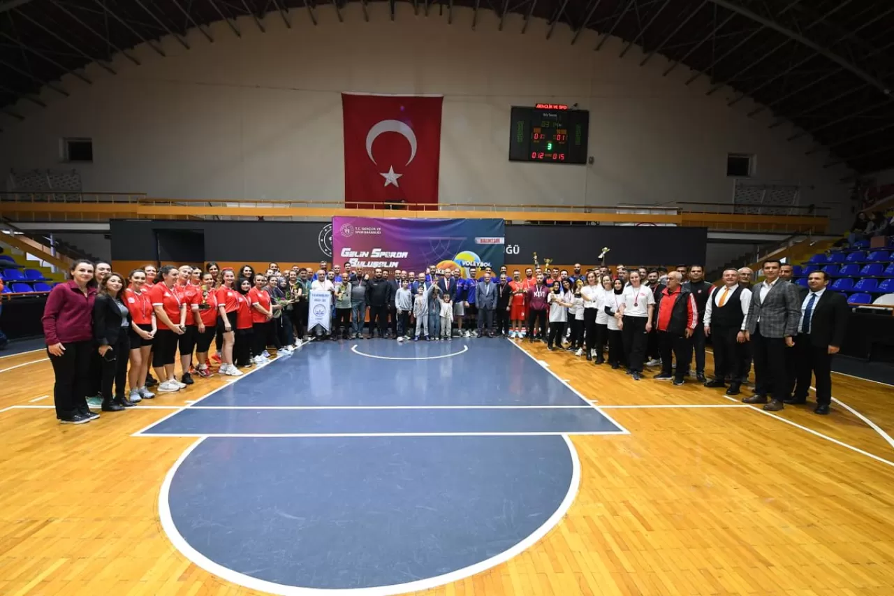 Balıkesir'de Kamu Spor Oyunları İl Finali Ödül Töreni Düzenlendi