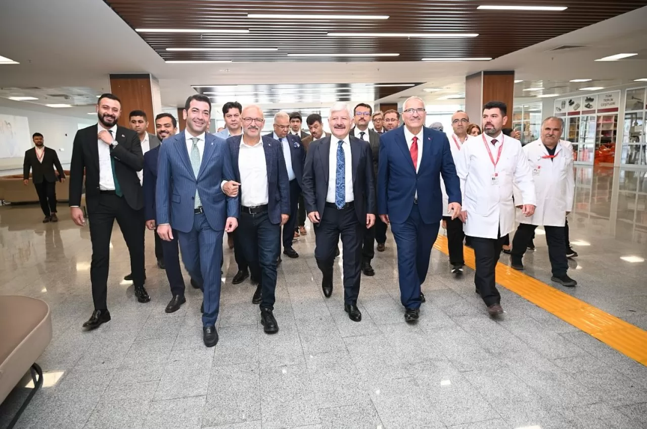 Sağlık Bilimleri Üniversitesi Rektörü Aydın, Osmaniye Eğitim ve Araştırma Hastanesi'ni Ziyaret Etti