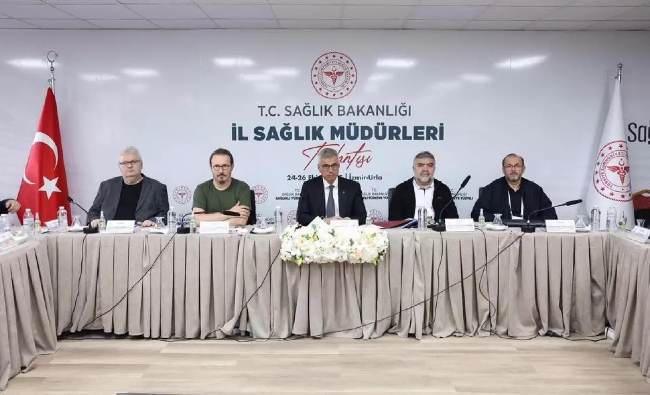 Denizli İl Sağlık Müdürü Berna Öztürk, İzmir'deki İl Sağlık Müdürleri Toplantısı'na Katıldı