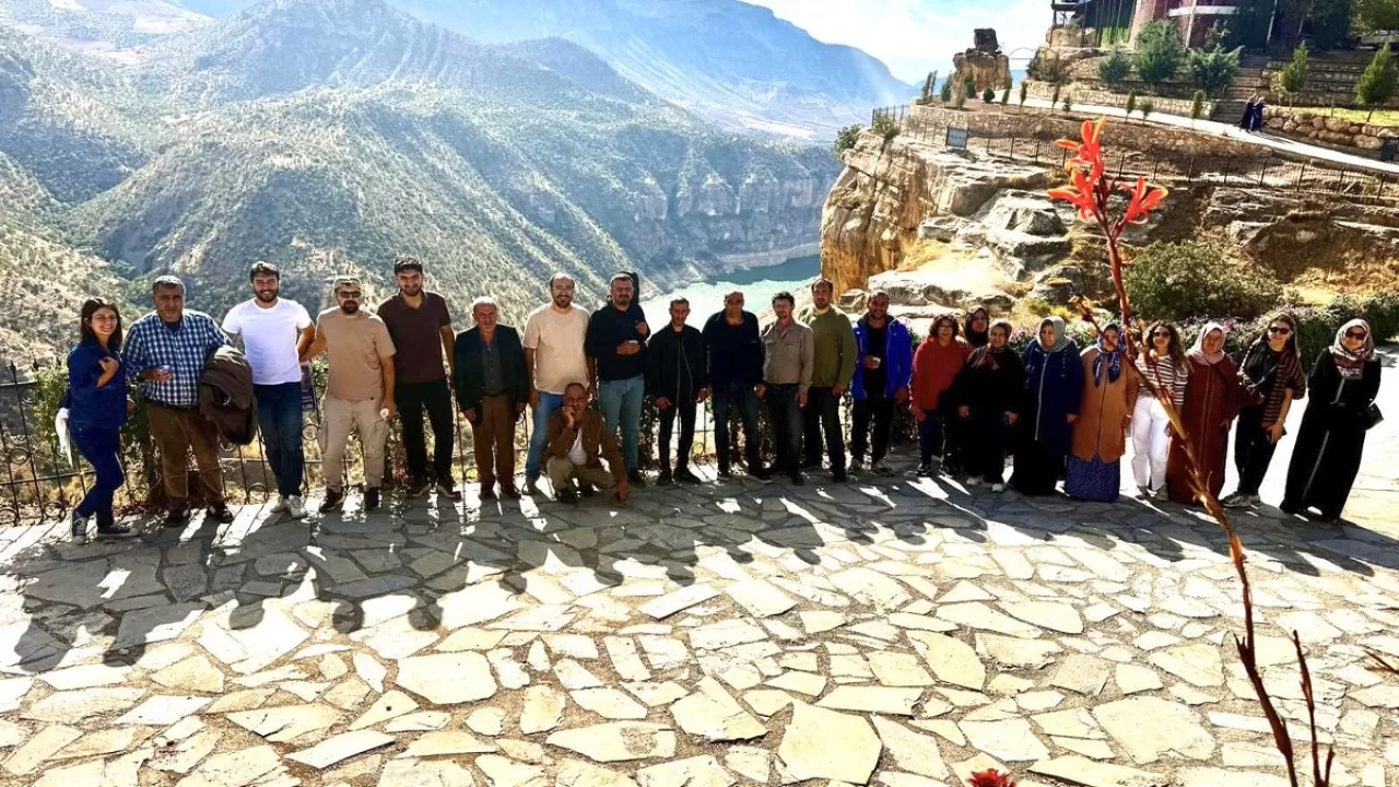 Siirt'te Ruh Sağlığı Merkezi Danışanları için Delikli Taş Kanyonu'nda Moral Gezisi