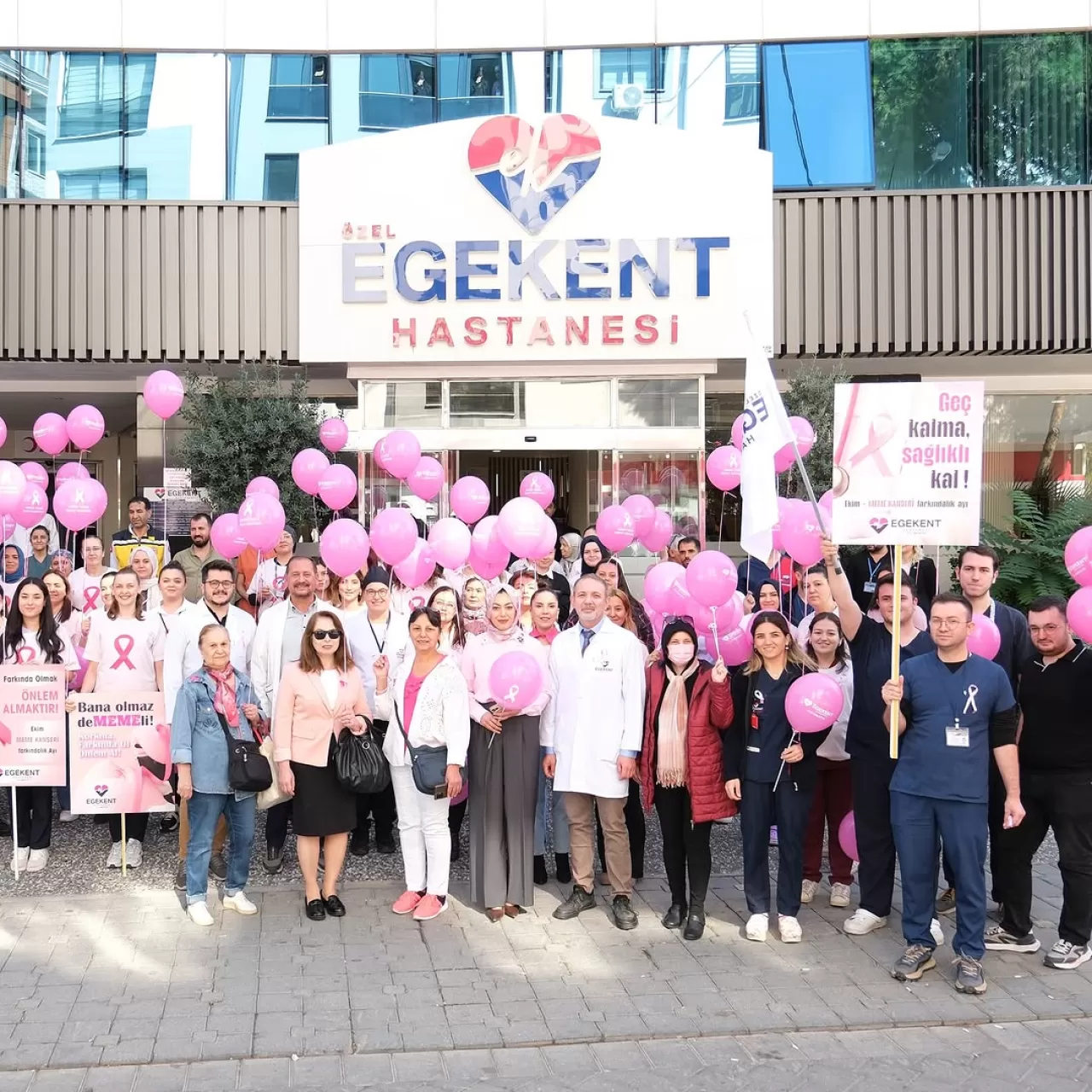 Denizli'de Meme Kanseri Farkındalığı İçin Yürüyüş Düzenlendi