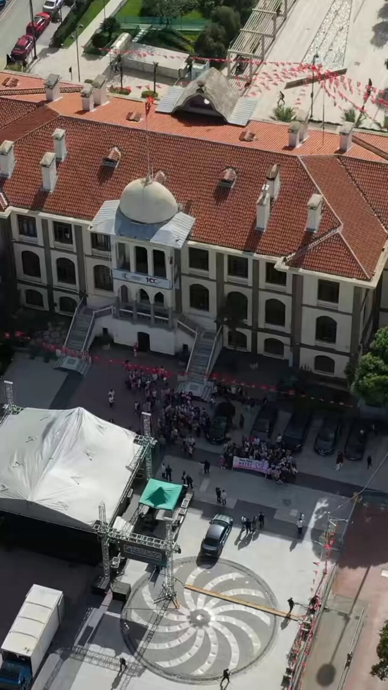 Manisa'da Meme Kanseri Farkındalık Ayı için Yürüyüş Düzenlendi