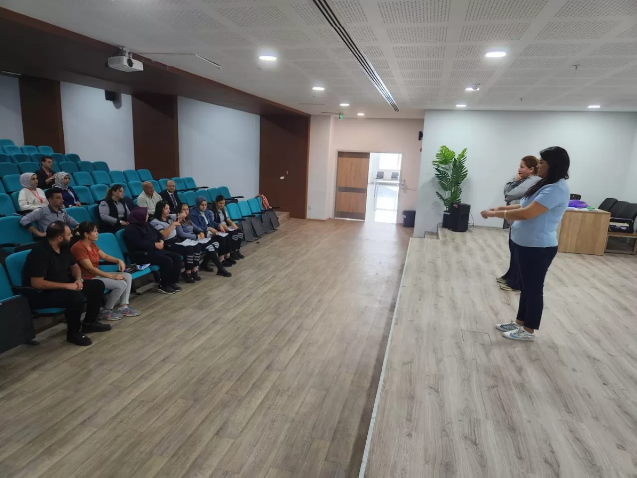 Osmaniye'de Sağlık Çalışanları İşaret Dili Öğreniyor