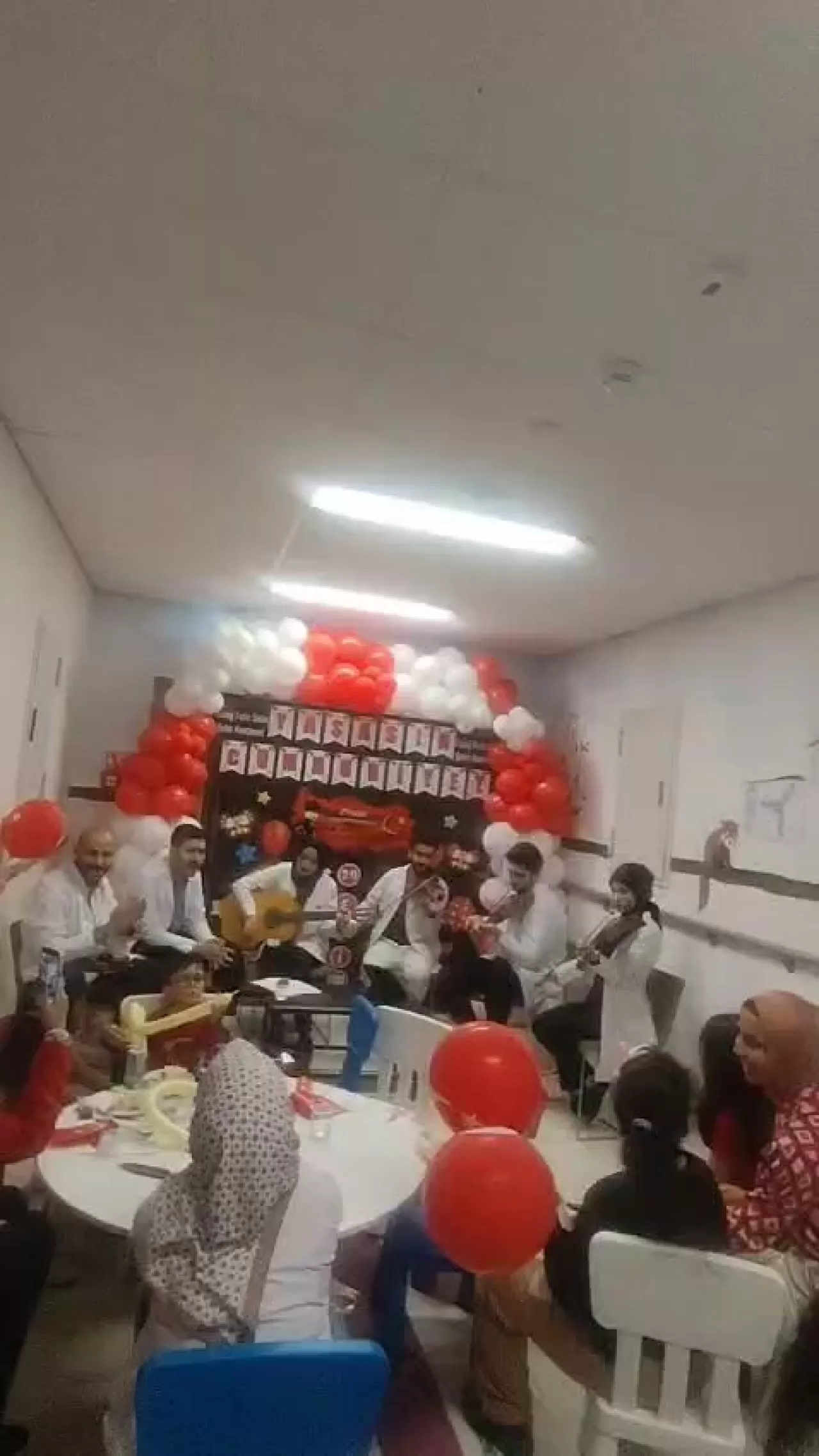 Elazığ'da Cumhuriyet Coşkusu: Çocuk Hastalar için Mini Konser