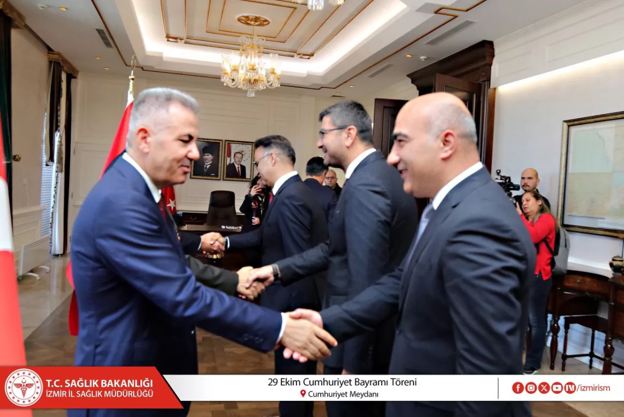 İzmir'de Cumhuriyet Bayramı Coşkuyla Kutlandı