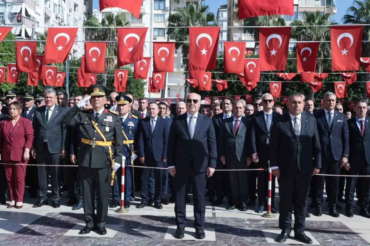 Adana'da 29 Ekim Cumhuriyet Bayramı Coşkuyla Kutlandı