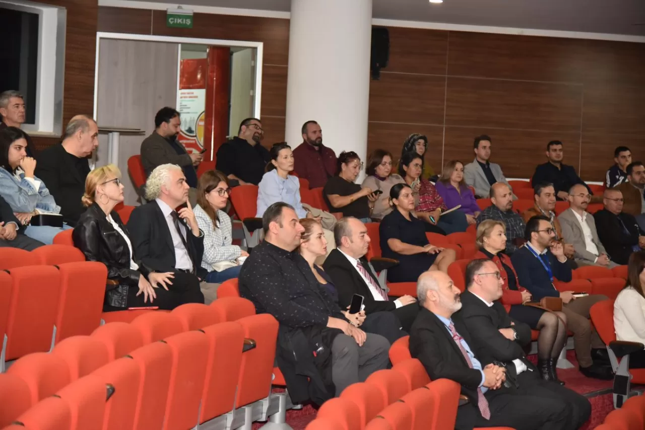 Manisa'da Kamu ve Özel Hastane Yöneticileri ASKOM Toplantısında Bir Araya Geldi