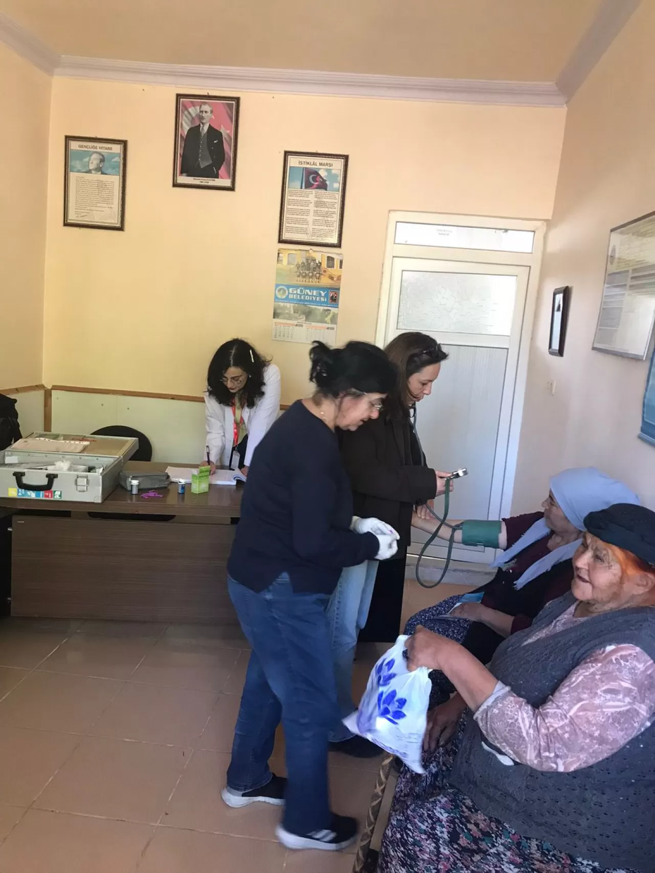 Denizli'de Doğanlı Köyü'nde Sağlık Taraması: Tansiyon ve Şeker Ölçümü Yapıldı